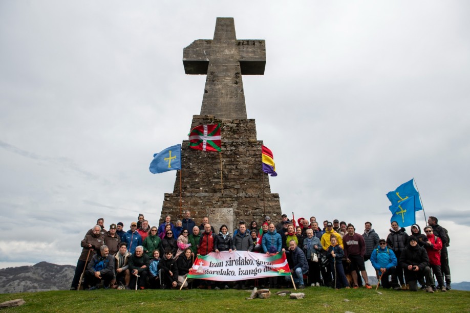Participantes en el homenaje celebrado en 2025