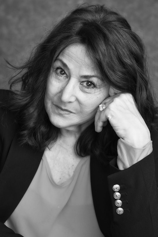 La escritora Elena Moreno Scheredre invita a reflexionar sobre el poder emocional de la literatura