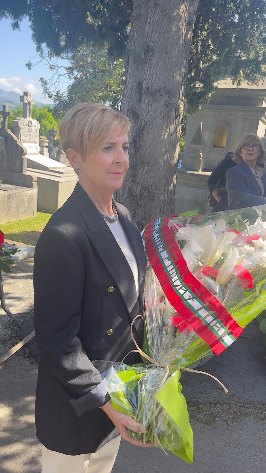Arantxa Tapia participa en la ofrenda floral en memoria de las víctimas del bombardeo de Gernika