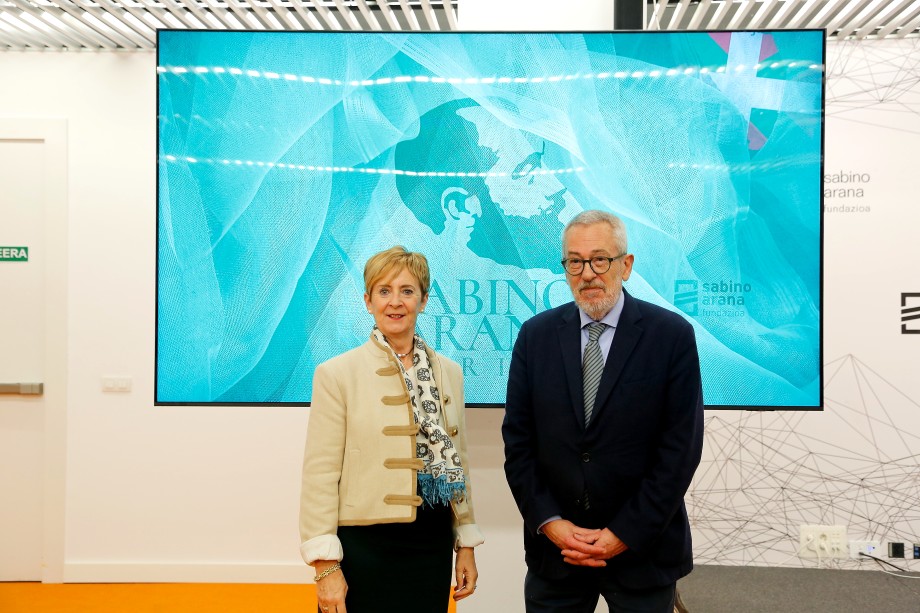Arantxa Tapia e Ignacio Etxebarria, en la presentación de los Premios Sabino Arana 2025.
