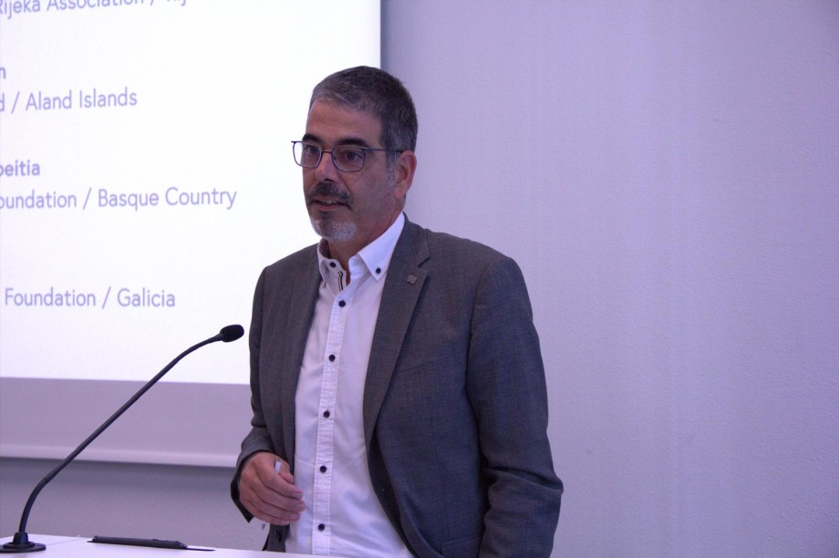 Eneko Goia, Sabino Arana Fundazioaren Nazioarteko Harremanen arduraduna, Genevan egindako Europako Nazionalitateen Biltzarraren mendeurreneko ekitaldietan.
