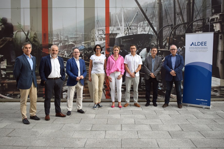 Eduardo Jauregi, Mikel Aizpuru, Jon Bagües, Henar Alonso, Mireia Zarate, Fernando Juárez, Luis de Guezala eta Iñaki Goiogana.