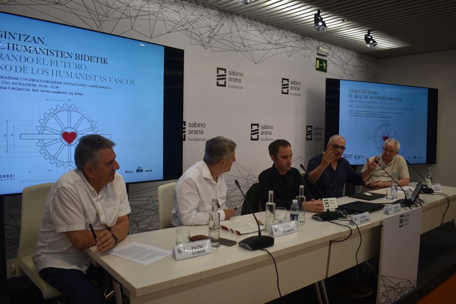 Mesa redonda.