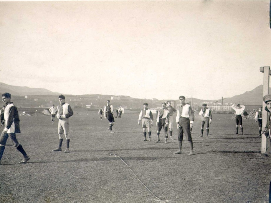 El Athletic jugando en Lamiako.