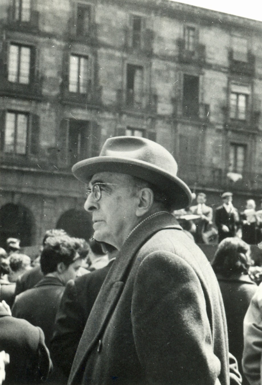 Instantánea tomada en la Plaza Nueva de Bilbao el 7 de mayo de 1962.