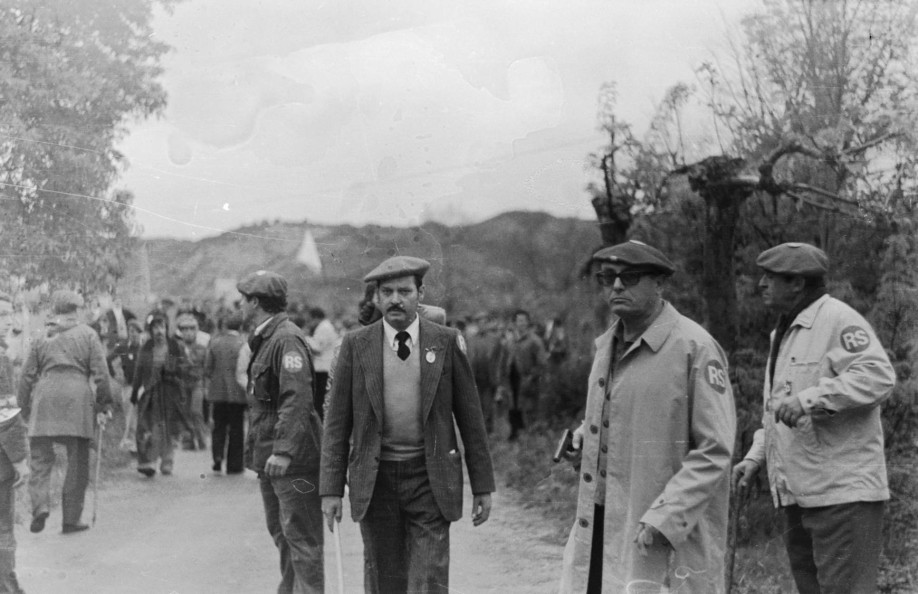 El “hombre de la gabardina”, José Luis Marín García Verdes -asesino de Aniano Jiménez-, Stefano Delle Chiaie, Emilio Berra y otros pistoleros. Foto: Josu Chueca Intxusta.