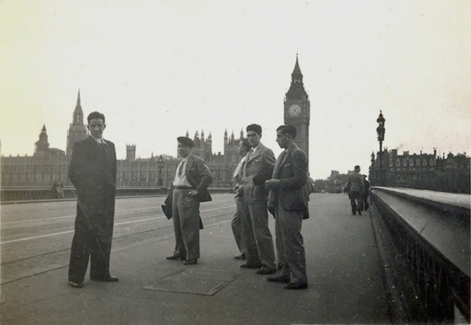 Componentes de Eresoinka en Londres, sede del Consejo Nacional de Euzkadi.