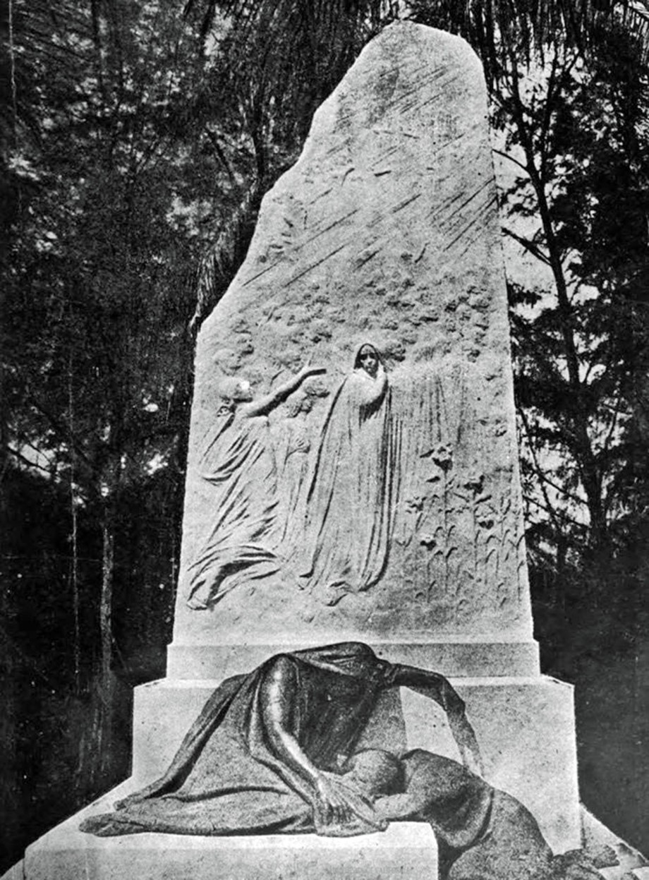 Primer monumento erigido en memoria de los armenios asesinados.