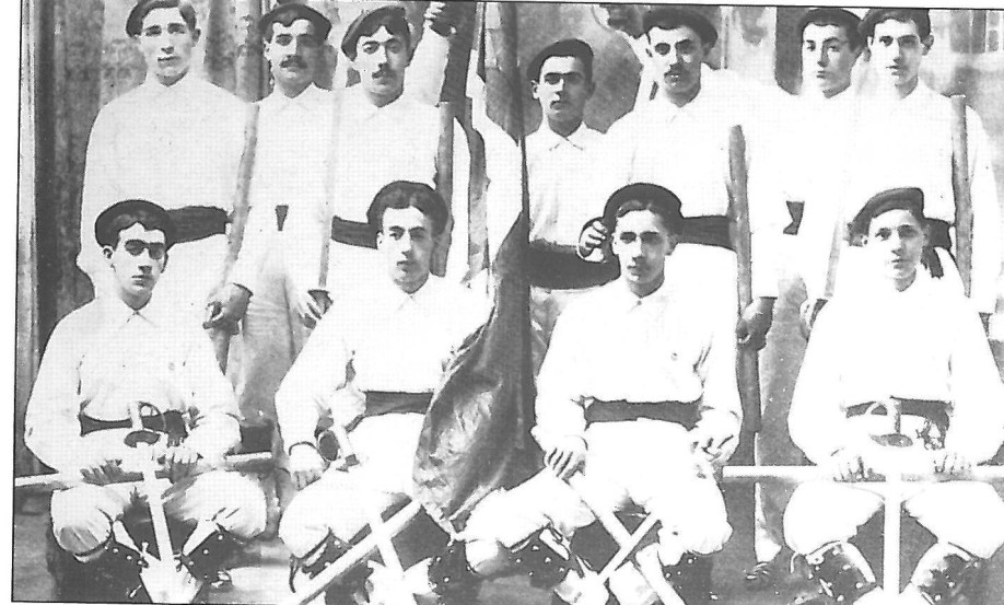 En la foto un grupo de dantzaris de Juventud Vasca.
