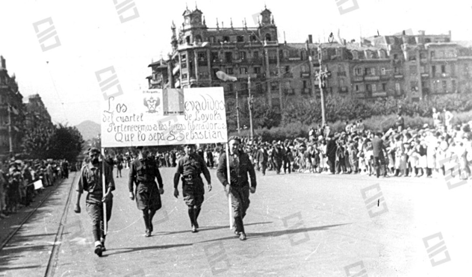 Desfile de las tropas que tomaron parte en la ocupación.
