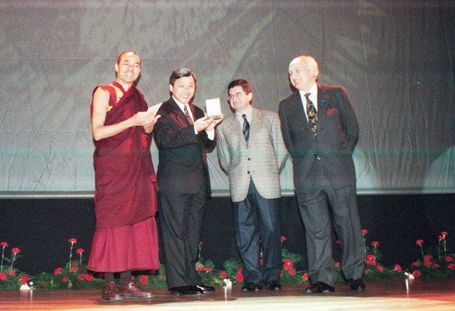 Entrega del premio de Sabino Arana Fundazioa al Gobierno tibetano en el exilio.