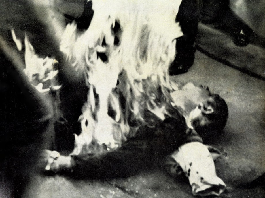 Joseba Elosegi ardiendo ante Franco.