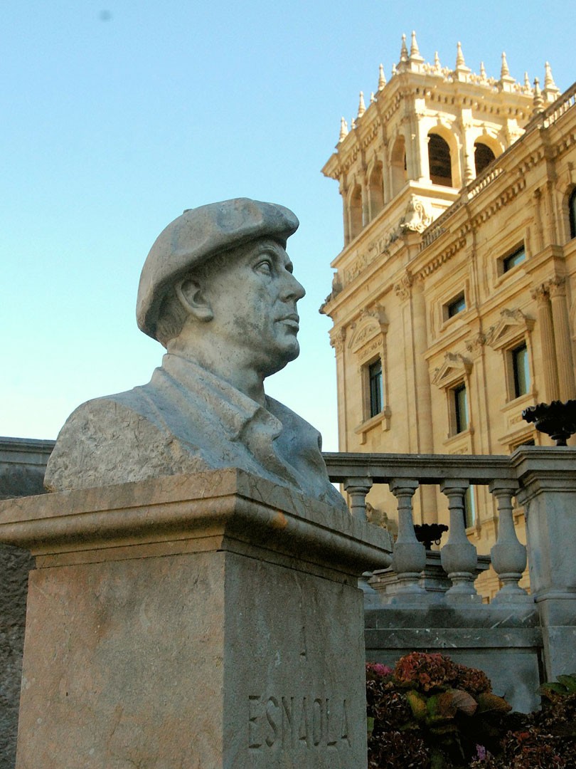 Busto de Secundino Esnaola en San Sebastián.