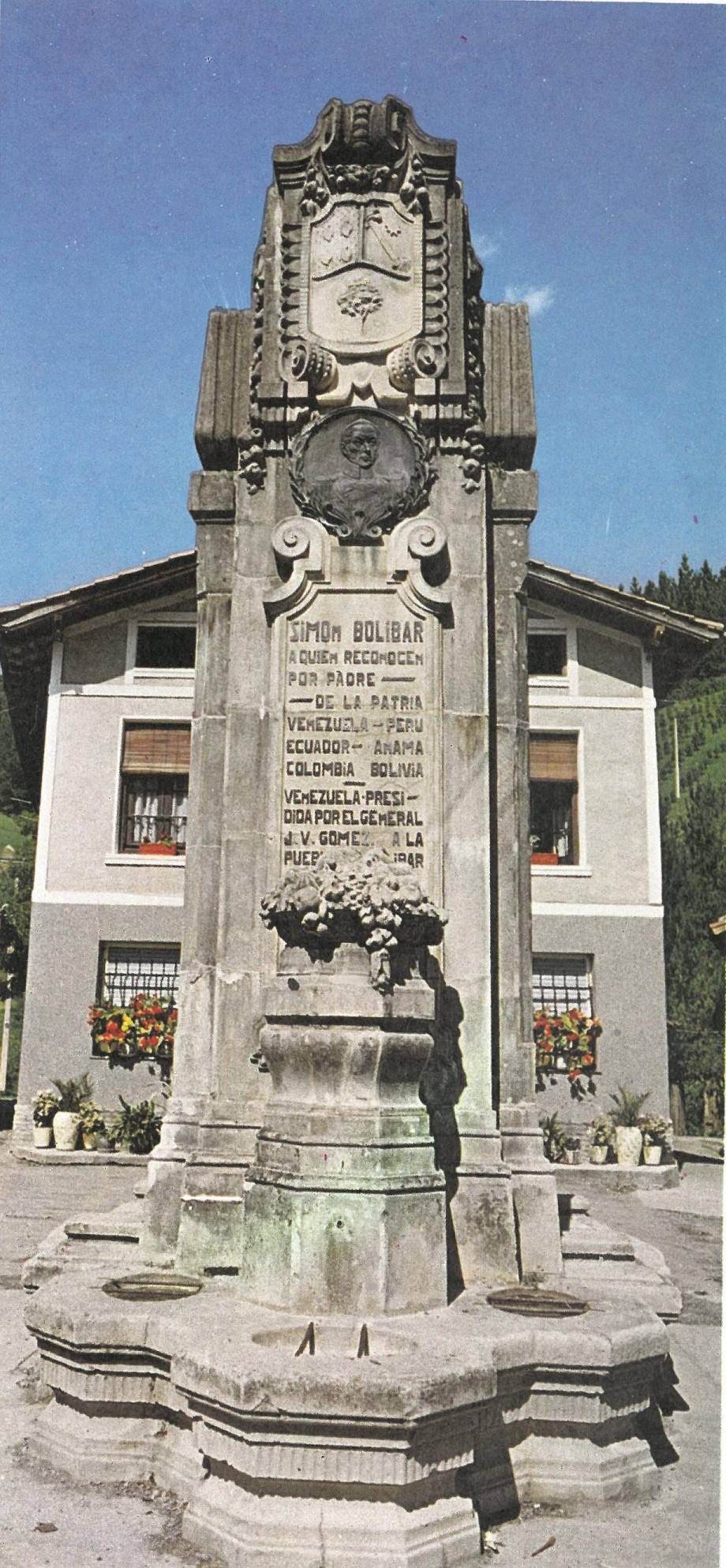 Monumento dedicado a “El Libertador” en Ziortza-Bolibar. Monumento dedicado a “El Libertador” en Ziortza-Bolibar.