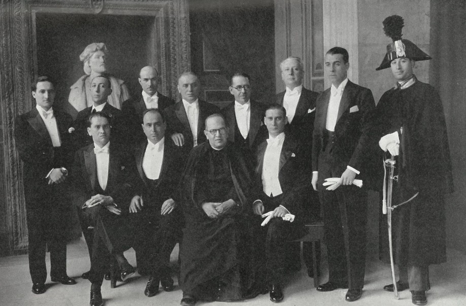 Francisco Basterretxea (hirugarrena ezkerretik, zutik) euskotarren talde batekin, Erroman, 1935ean. Francisco Basterretxea (hirugarrena ezkerretik, zutik) euskotarren talde batekin, Erroman, 1935ean.