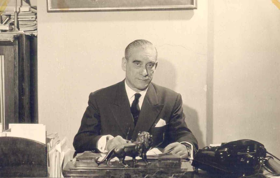 Francisco Javier Landaburu, Eusko Jaurlaritzak Parisko Rue Singer-en zuen ordezkaritzako bulegoan. Francisco Javier Landaburu, Eusko Jaurlaritzak Parisko Rue Singer-en zuen ordezkaritzako bulegoan.