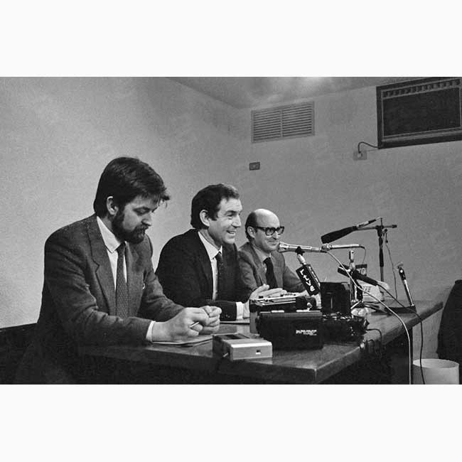 José Ramón Beloki, el Lehendakari Garaikoetxea eta Pedro Luis Uriarte, prentsaurrekoan.
